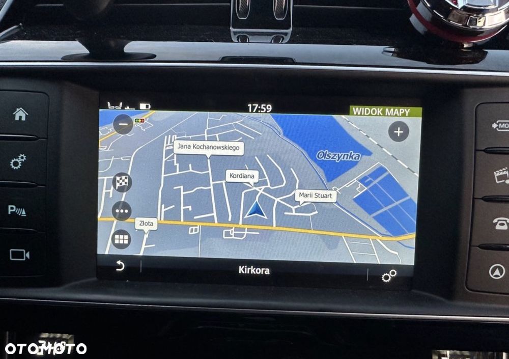 Jaguar XE 2.0 D R-Sport - 29