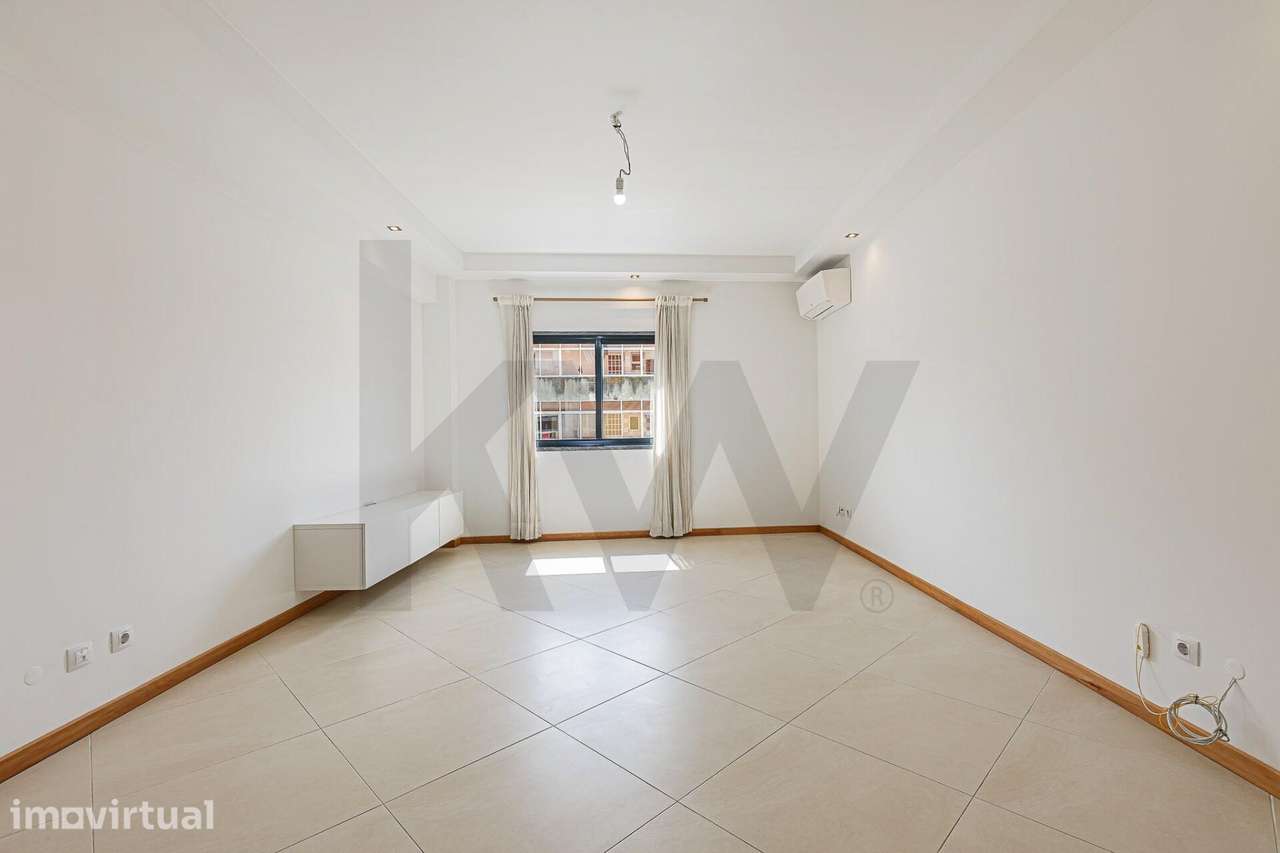 Apartamento T2 para Arrendamento no Seixal com Vista Rio, Parqueamento - Grande imagem: 3/31