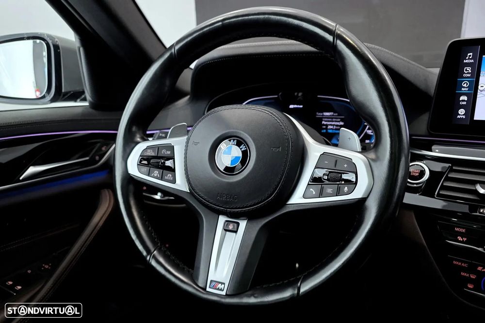 BMW 530 e Pack Desportivo M - 28