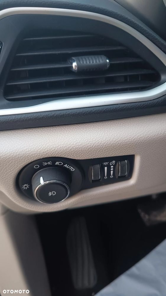 Chrysler Pacifica - 30