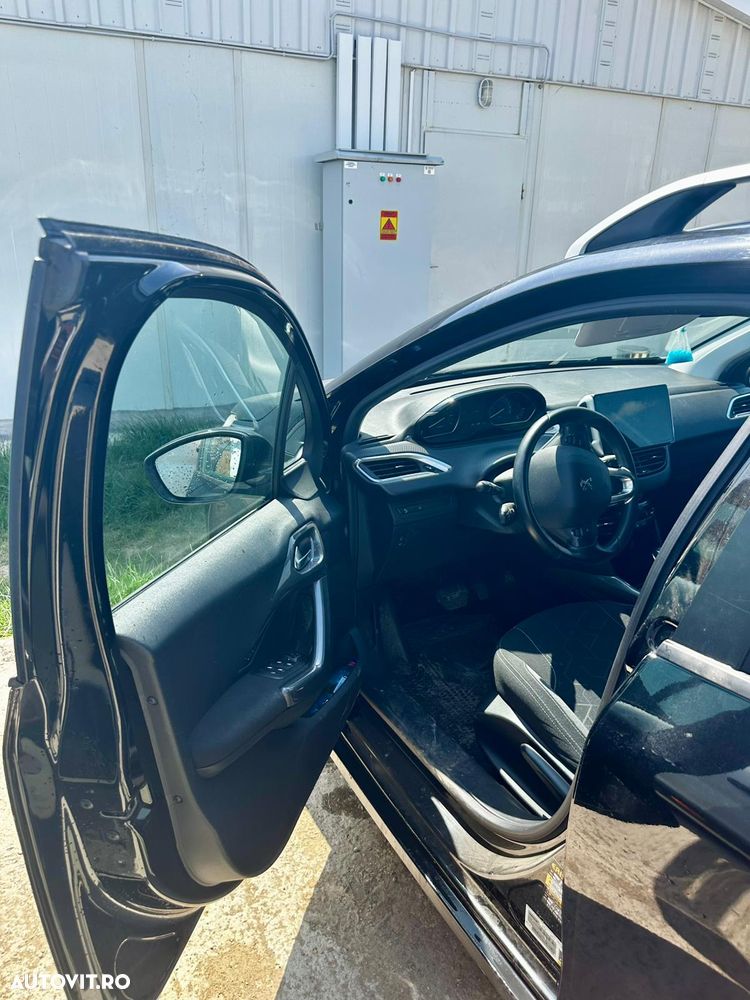 Peugeot 2008 1.2 L PureTech ETG Allure - 5