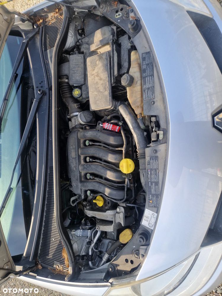 Renault Clio 1.4 16V Emotion - 7