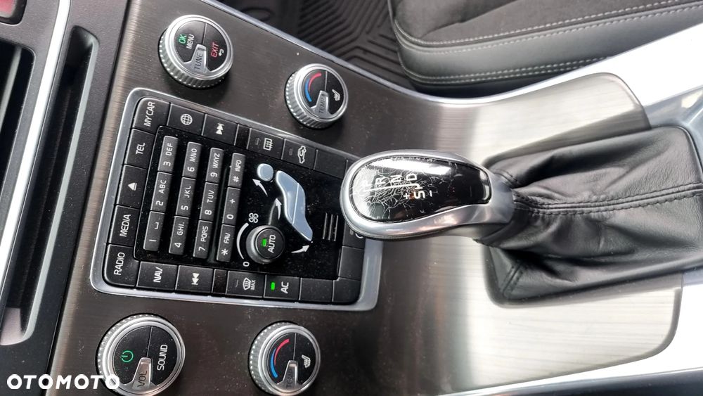 Volvo V60 D4 Geartronic Momentum - 26