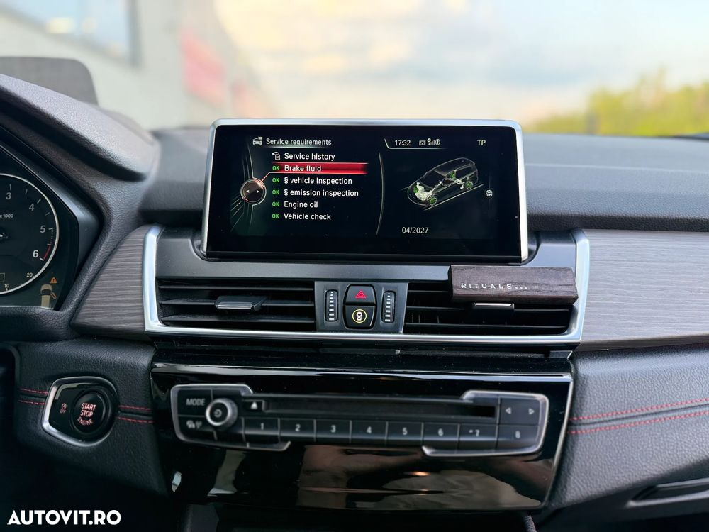 BMW Seria 2 218d - 23