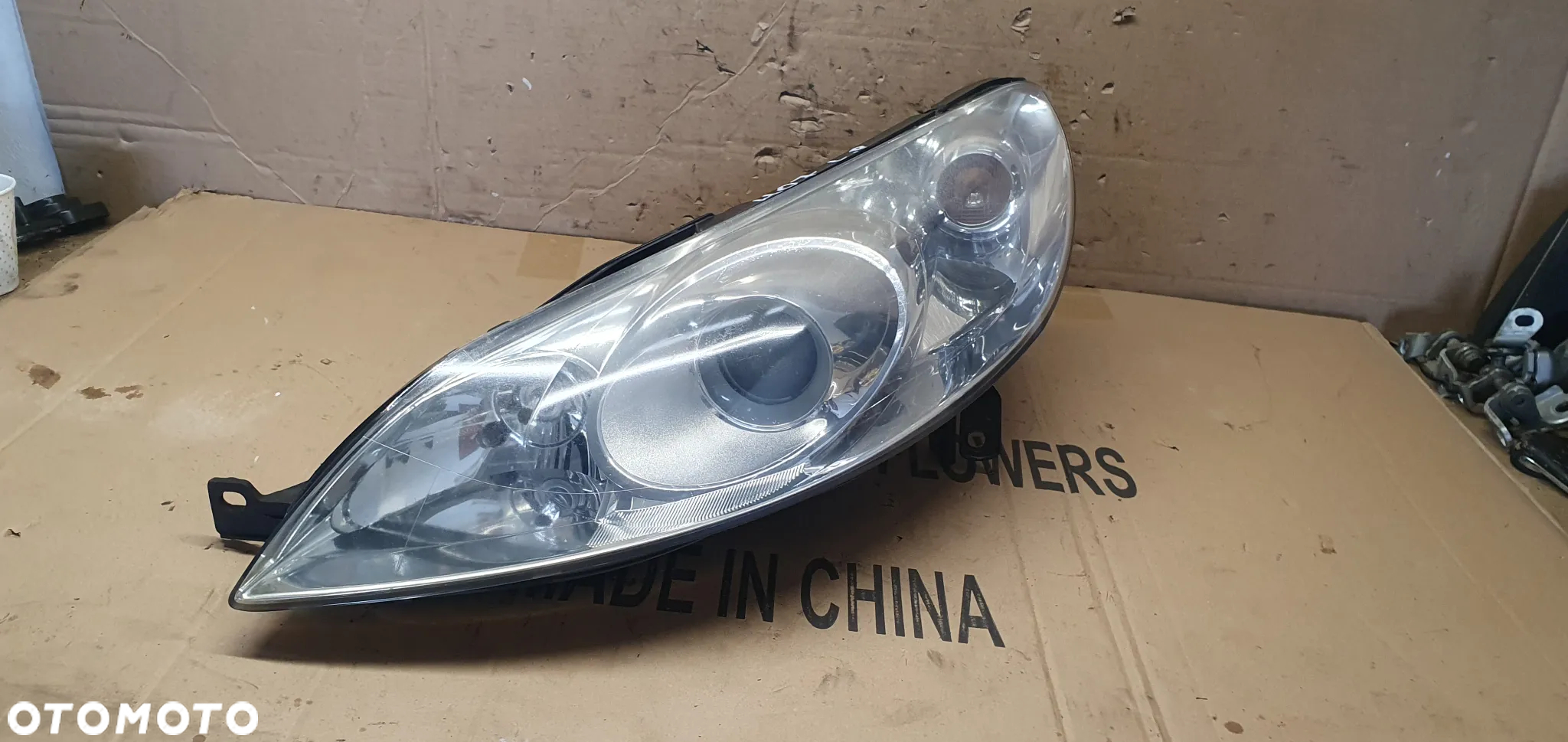 Lampa lewy przód przednia lewa Xenon Peugeot 407 9660236680 - 3