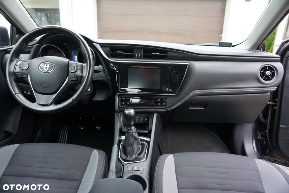 Toyota Auris 1.6 Prestige - 22