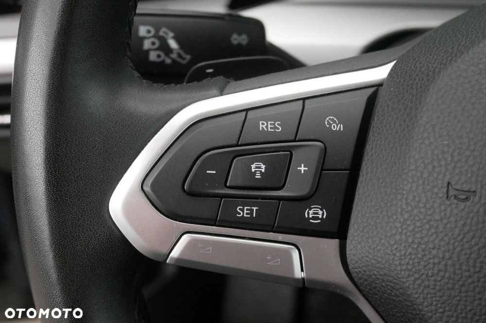 Volkswagen Golf - 22
