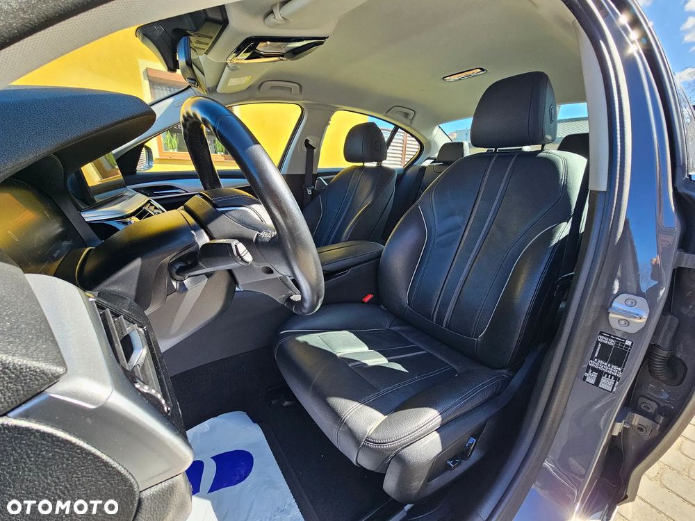 BMW Seria 5 520d Sport - 9