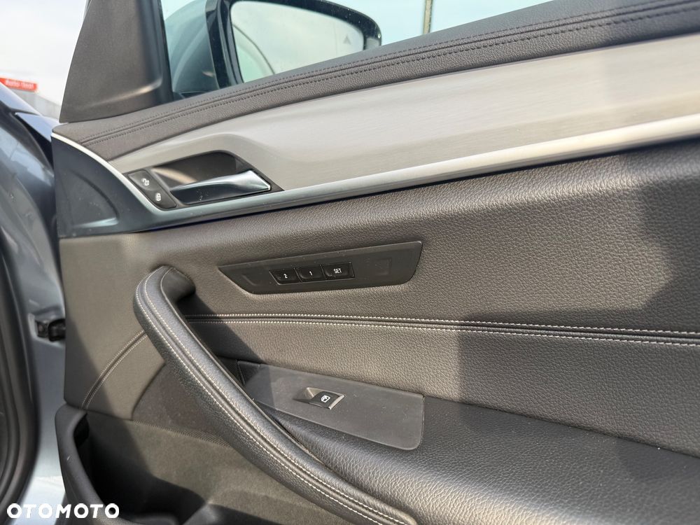 BMW Seria 5 530i Luxury Line - 32