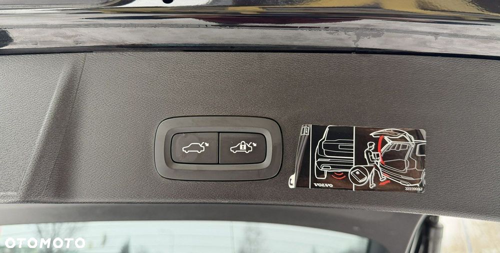 Volvo XC 40 T5 Twin Engine DKG Momentum Pro - 33