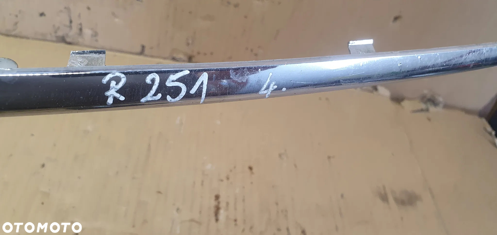 Listwa chrom Grilla atrapy Mercedes R-Klasa W251 A2518880685 - 7