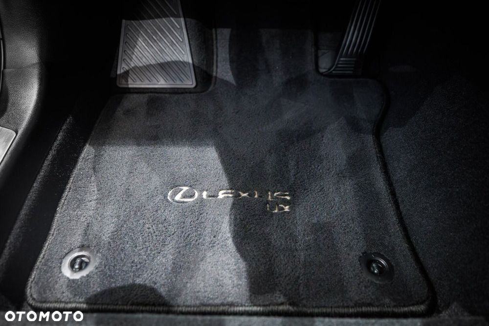 Lexus UX - 34