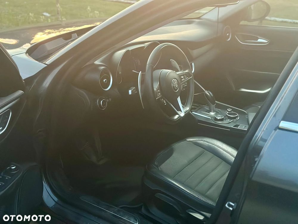 Alfa Romeo Giulia 2.2 AT8 Super - 6