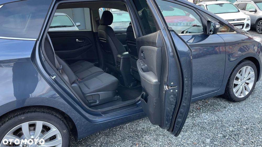 Kia Carens - 25