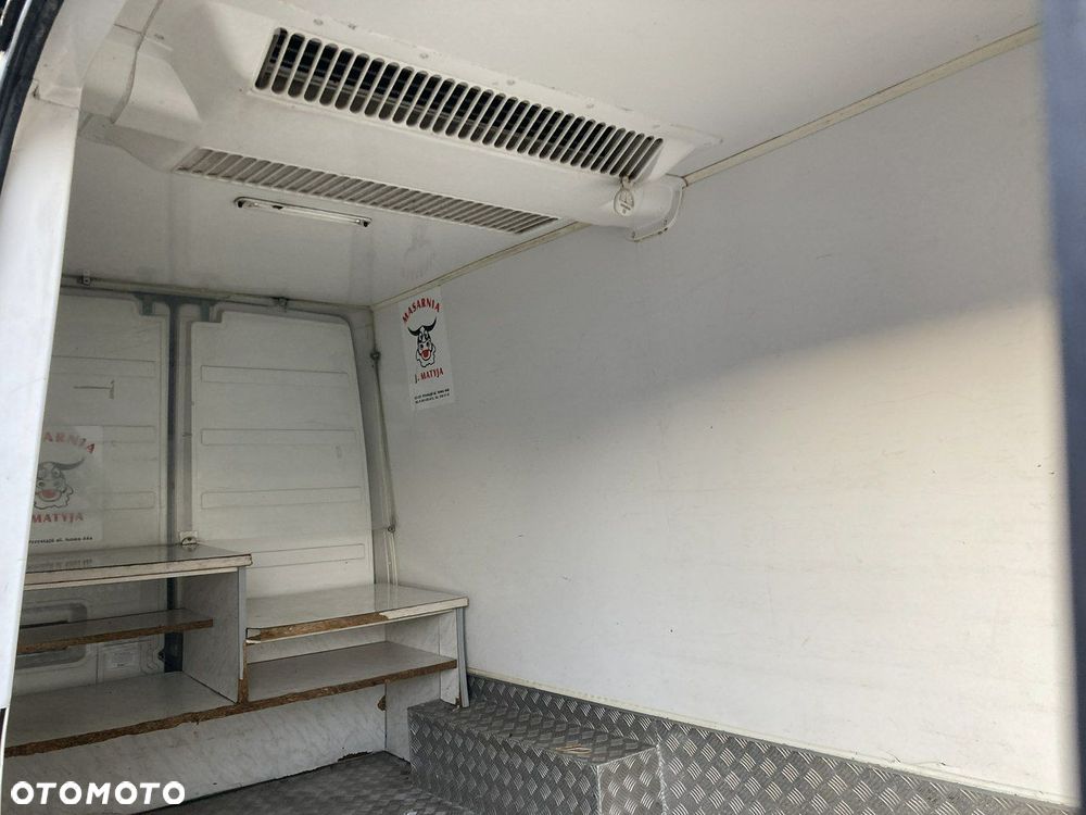 Mercedes-Benz Sprinter - 13