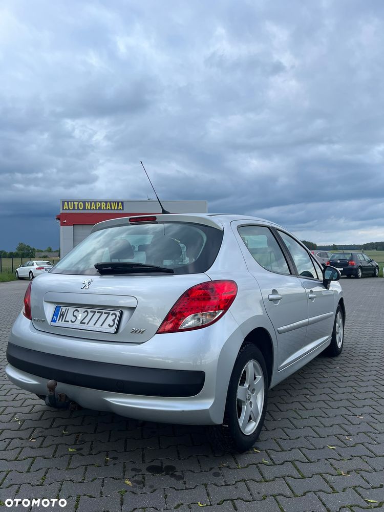 Peugeot 207 2010 photo 3
