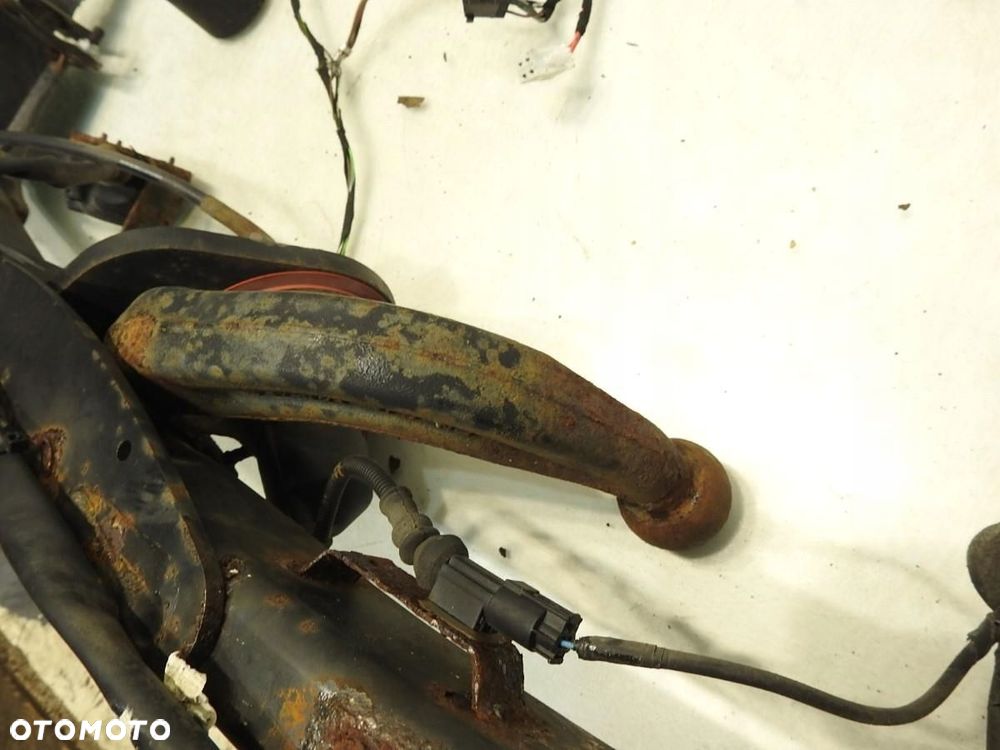 HAK HOLOWNICZY MERCEDES W204 A2046100625 - 3