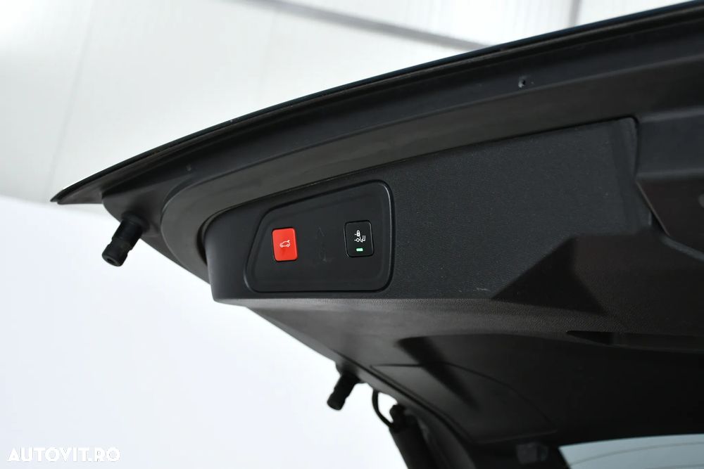 Peugeot 3008 Plug-In Hybrid 225 e-EAT8 Allure Pack - 32
