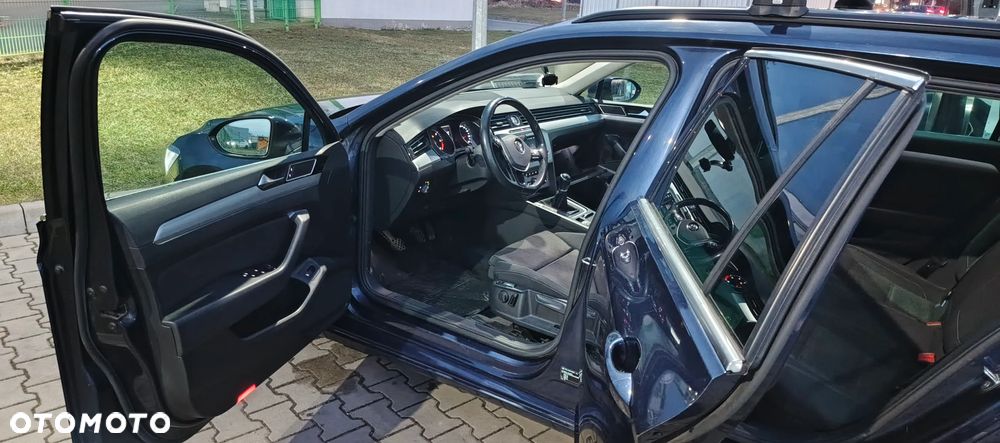Volkswagen Passat - 12