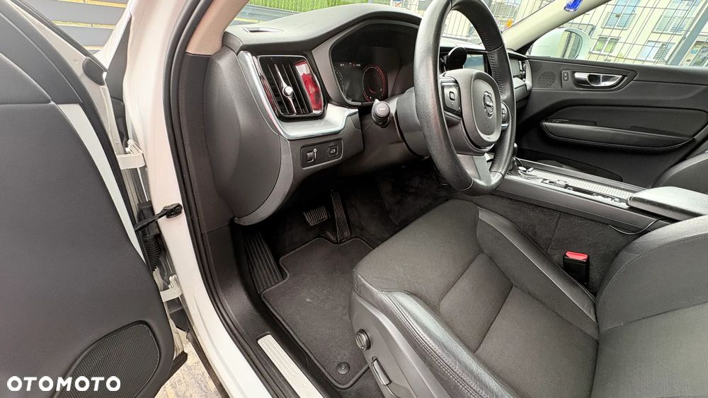 Volvo XC 60 T4 Momentum - 13