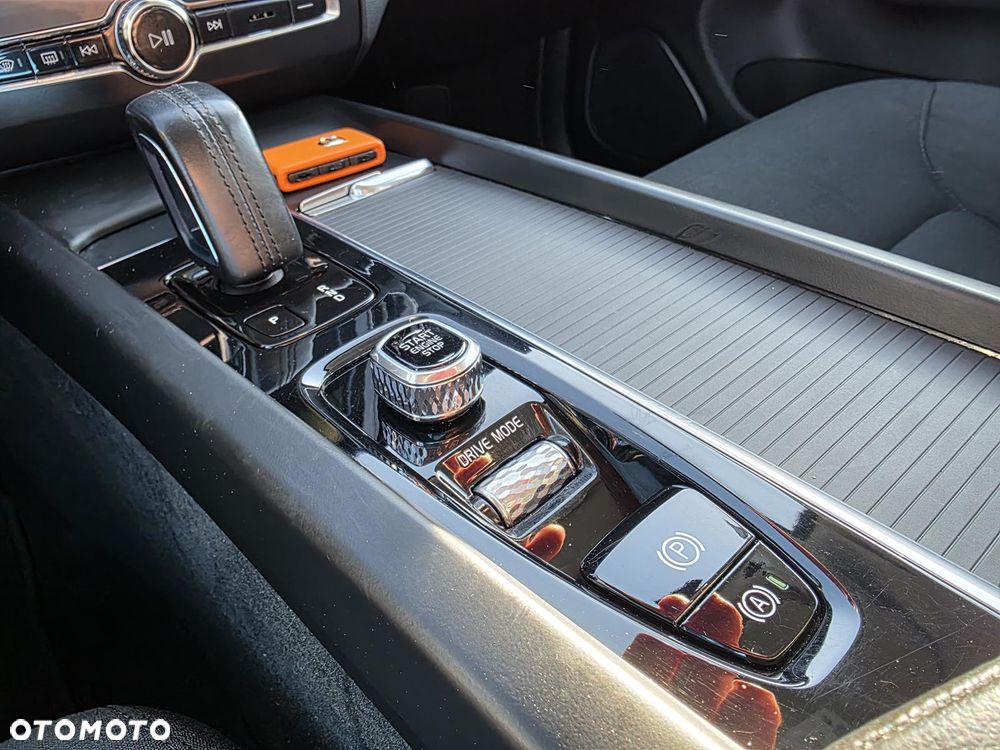 Volvo XC 60 B4 D Momentum - 15