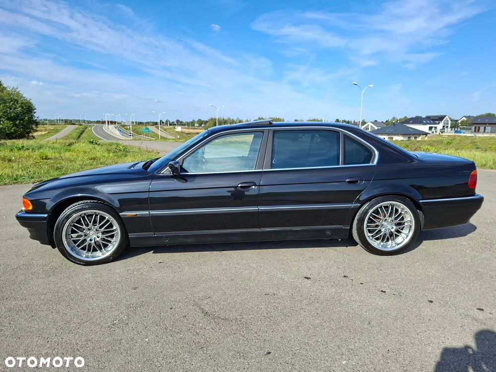 BMW Seria 7 740iL - 4