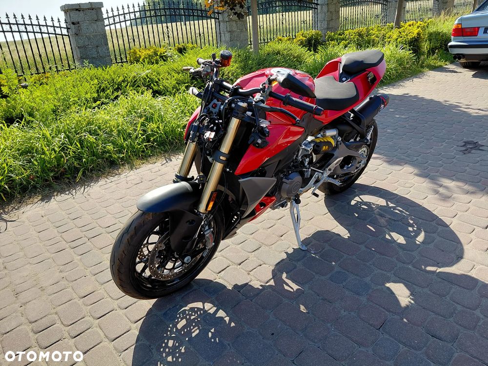 Ducati Streetfighter V2 - 1