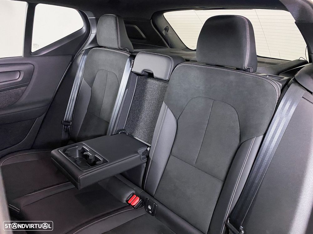 Volvo XC 40 1.5 T3 R-Design Geartronic - 19