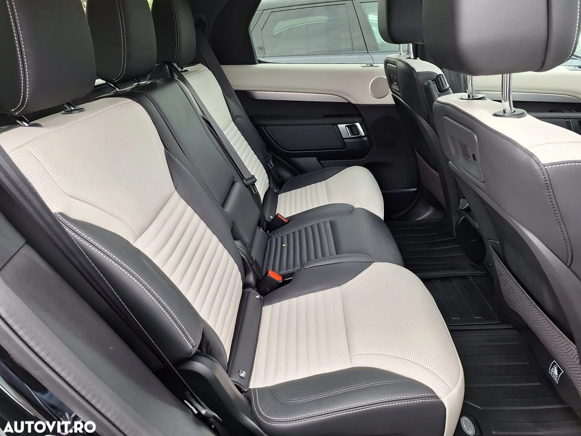 Land Rover Discovery 3.0D 300 MHEV R-Dynamic SE - 6