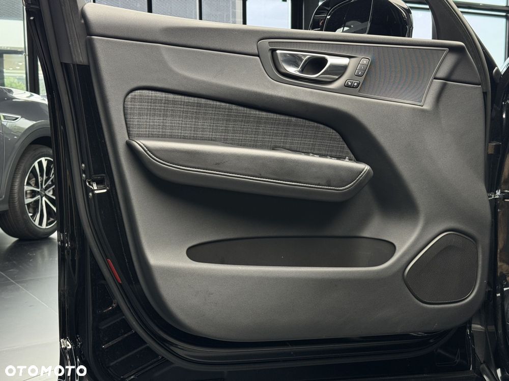 Volvo XC 60 B5 B AWD Momentum Pro - 14