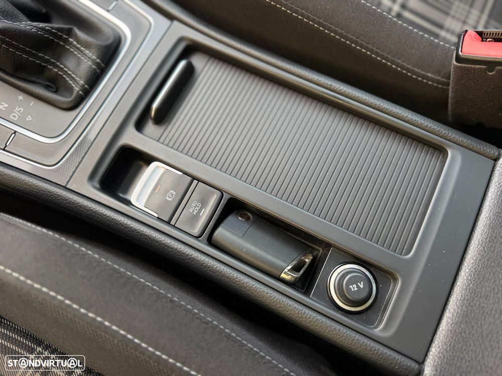 VW Golf 2.0 TDI GTD DSG - 40