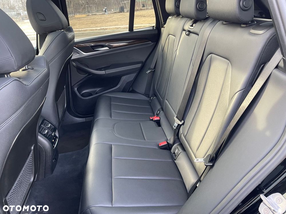 BMW X3 xDrive30i Luxury Line - 22