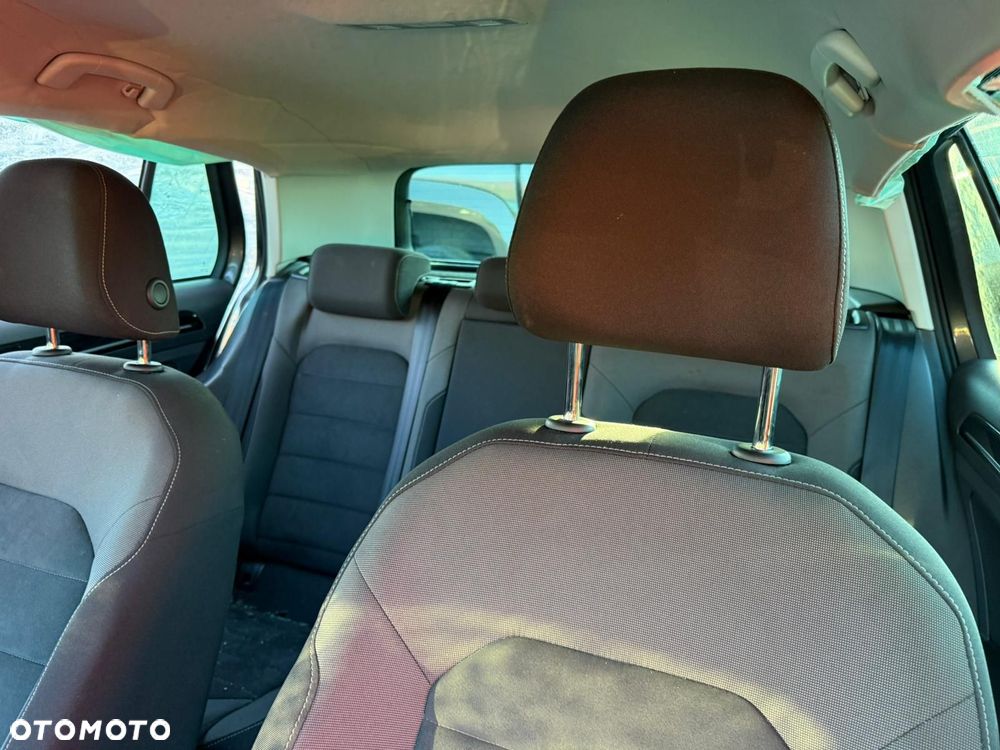 Volkswagen Golf 1.5 eTSI OPF DSG R-Line - 17