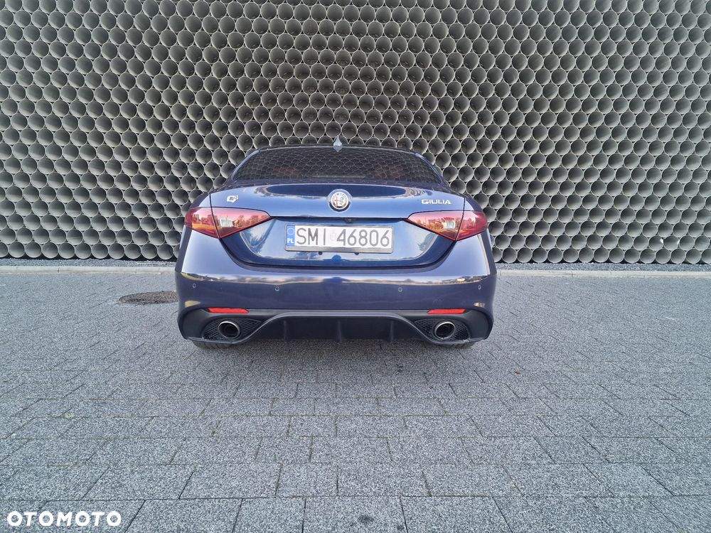 Alfa Romeo Giulia 2.0 Turbo 16V AT8-Q4 Veloce - 2