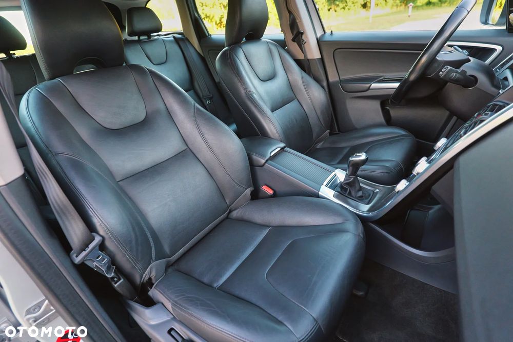 Volvo XC 60 D4 Momentum - 28