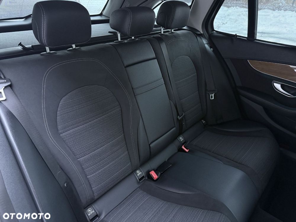 Mercedes-Benz Klasa C 180 7G-TRONIC Exclusive - 35