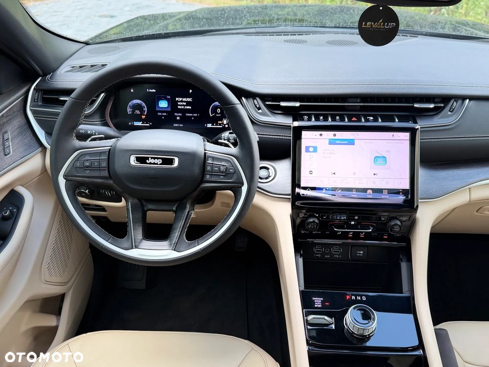 Jeep Grand Cherokee - 27