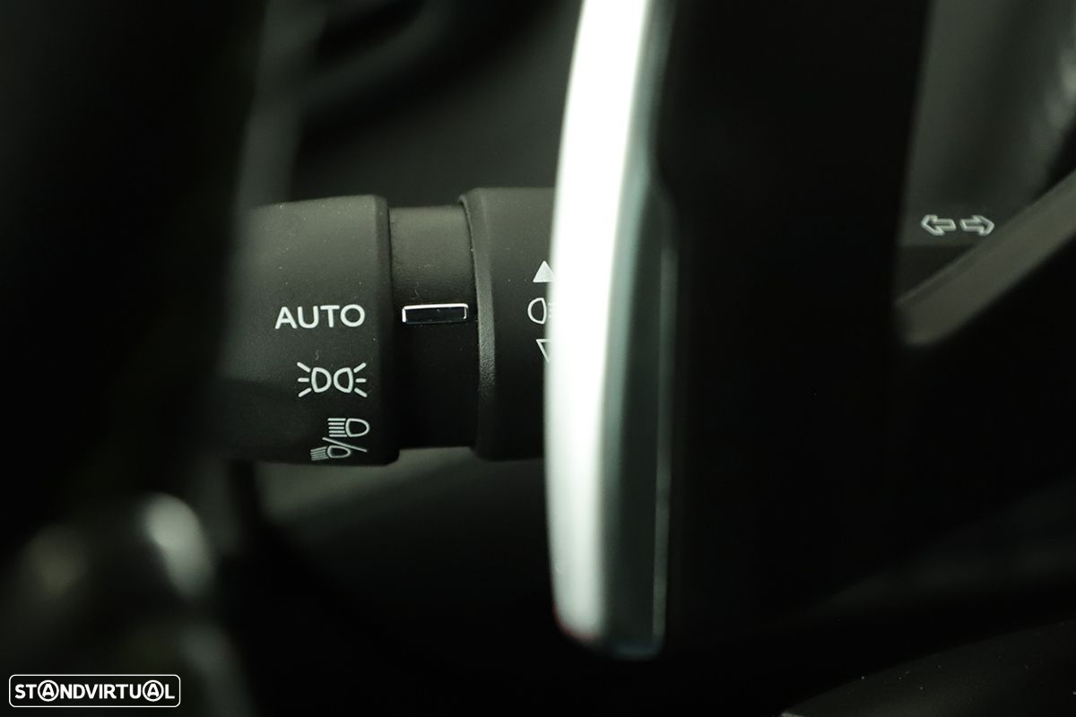 Peugeot 2008 1.2 PureTech GT EAT8 - 17