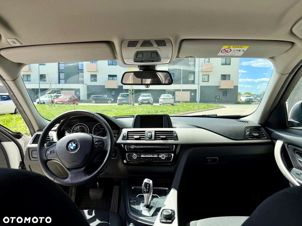 BMW Seria 3 318d - 5