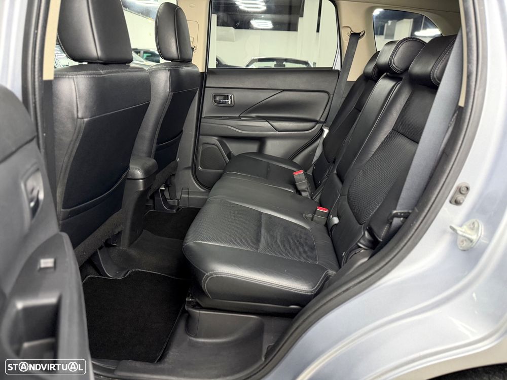 Mitsubishi Outlander 2.2 DI-D Intense - 21