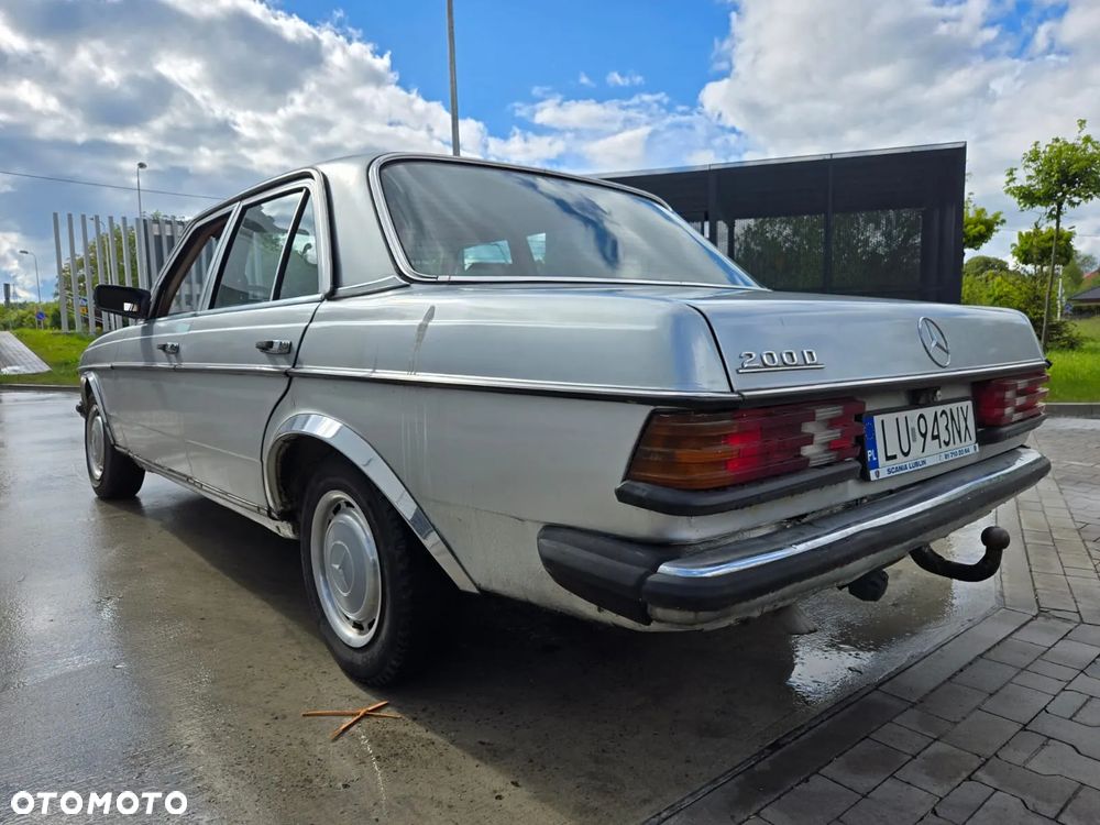 Mercedes-Benz W123 - 21
