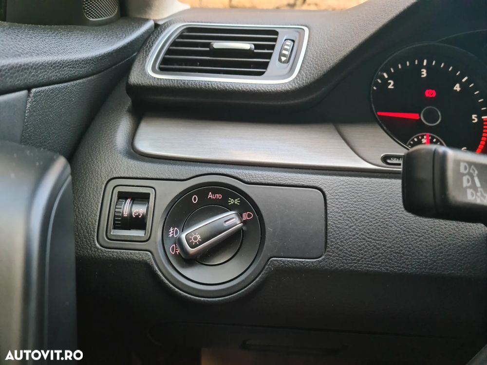 Volkswagen Passat Variant 2.0 TDI DSG BlueMotion Technology Comfortline - 19