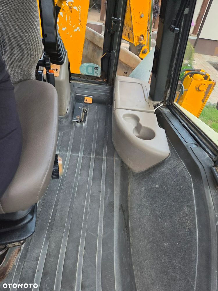JCB 4CX - 22