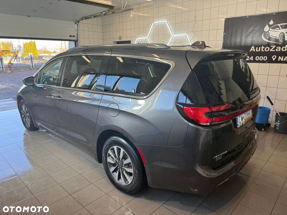 Chrysler Pacifica - 3