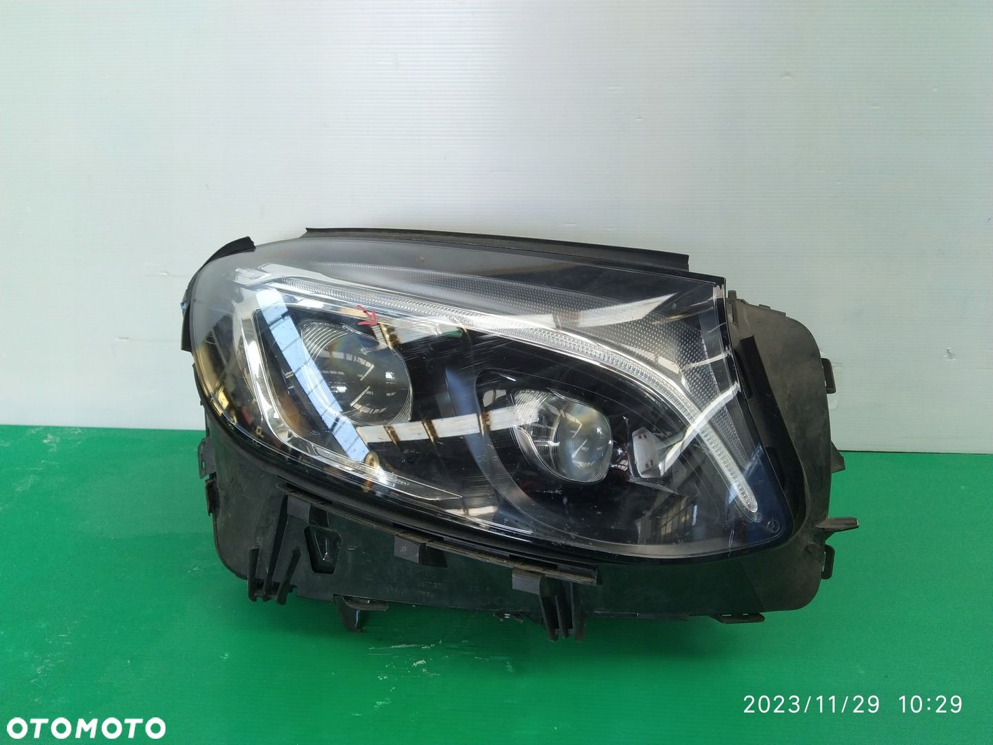 LAMPA PRAWY PRZÓD MERCEDES GLC W253 A2539065801 - 1