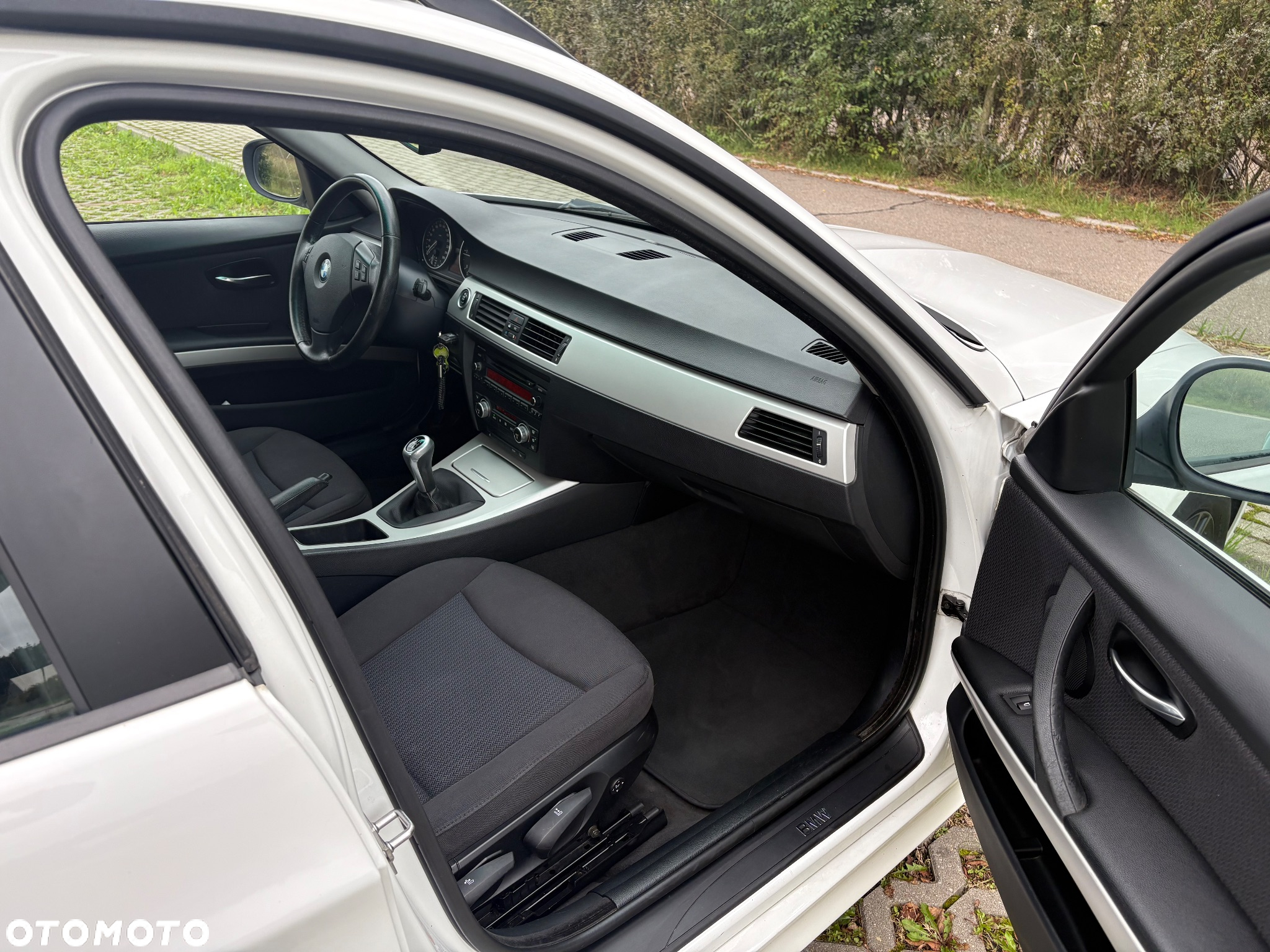 BMW Seria 3 318d DPF Touring - 11