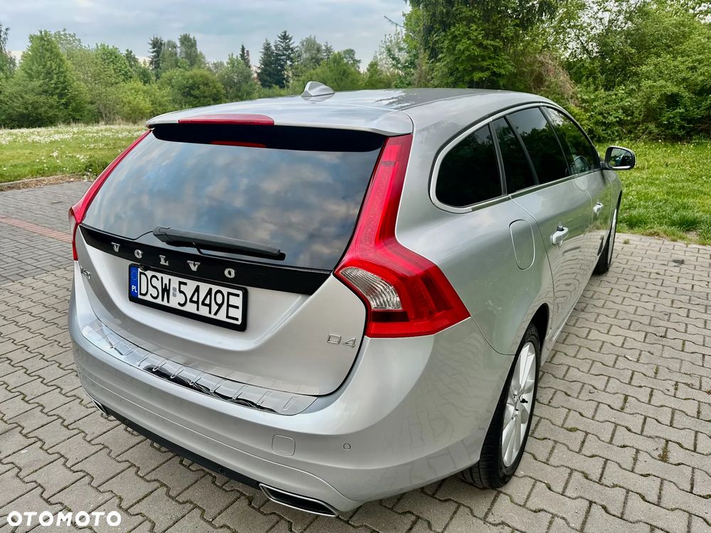 Volvo V60 D4 Drive-E Momentum - 16