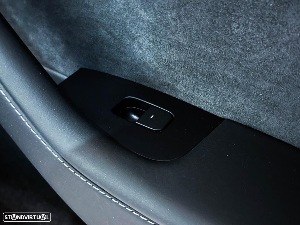 Tesla Model Y Performance Dual Motor AWD - 26