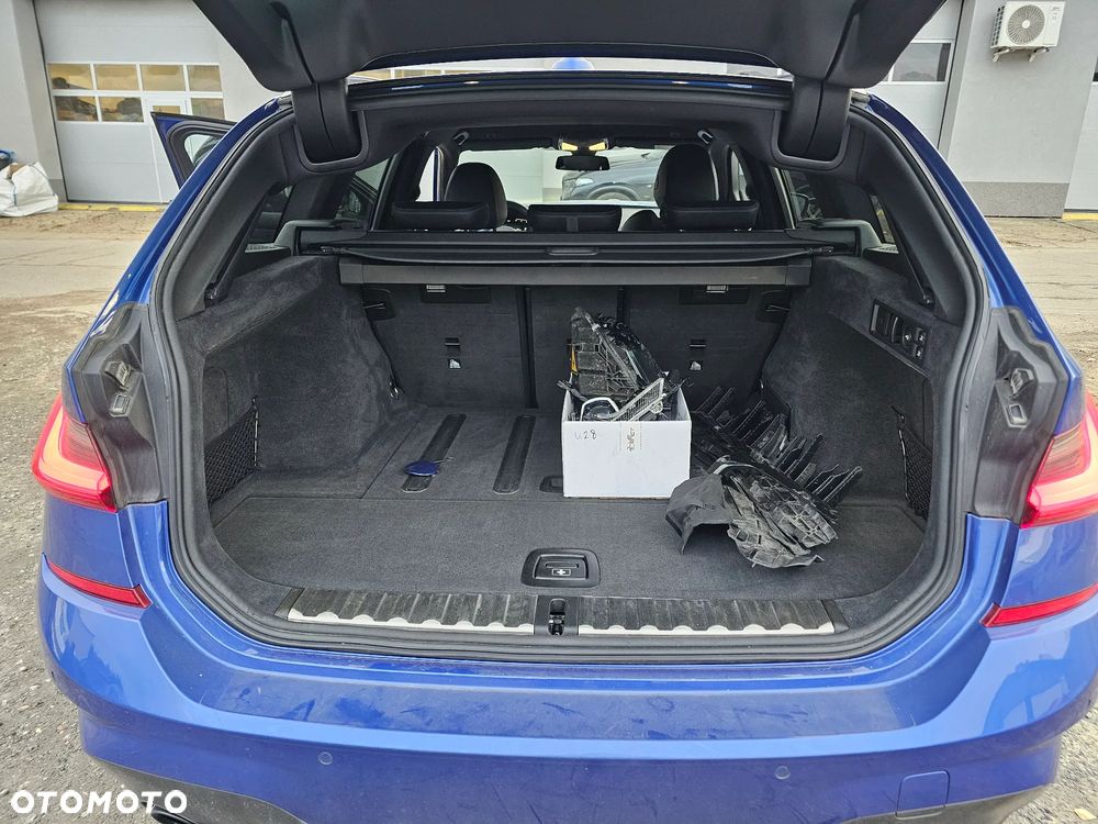 BMW Seria 3 320d xDrive Edition M Sport Shadow - 28