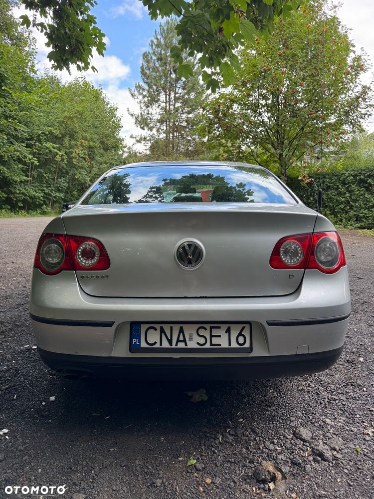 Volkswagen Passat 2.0 TDI Highline - 2